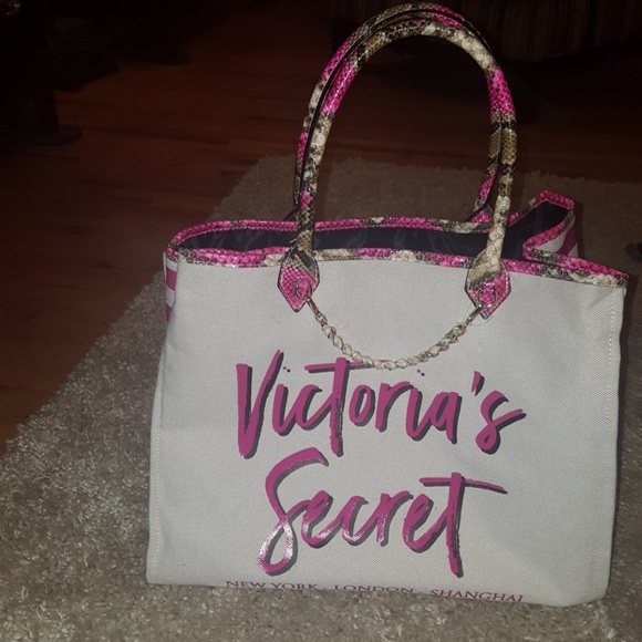 Victoria's Secret Handbags - Victoria secret tote super cute